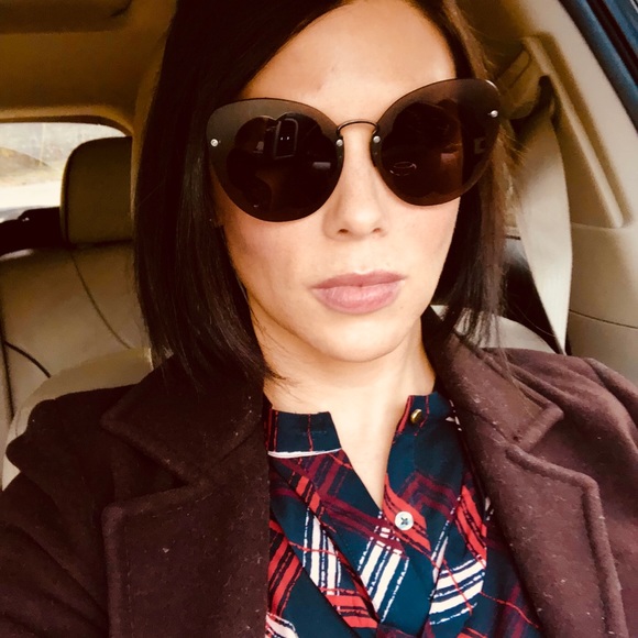 Meet your Posher, Jen - Picture 2 of 2